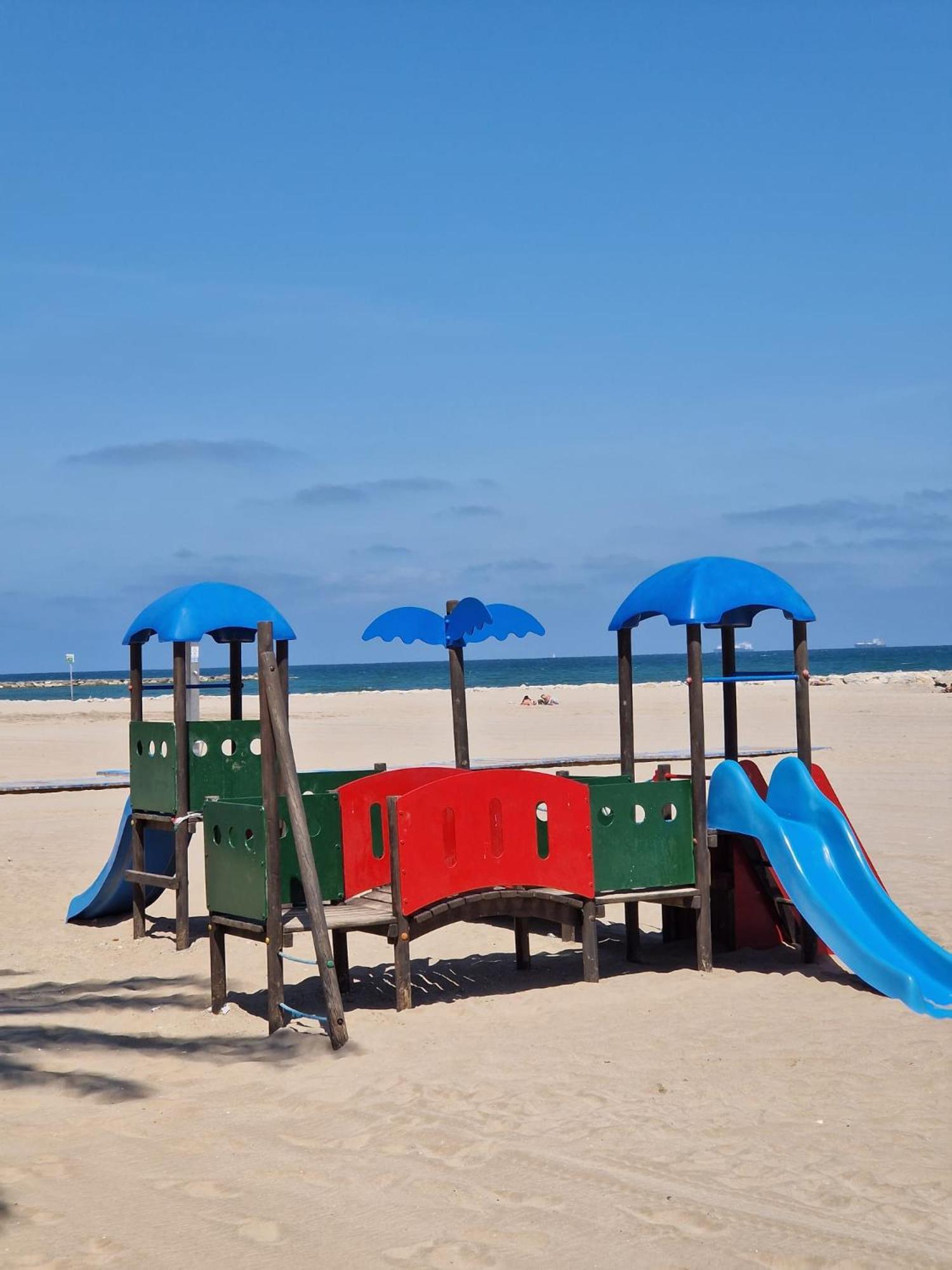 Apartamento Barbacoa, Piscina Y Playa ปวยบลา เด ฟาร์นัลส์ ภายนอก รูปภาพ